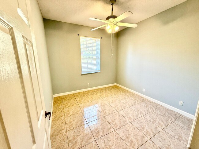 Building Photo - 3162 Via Poinciana