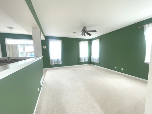 Building Photo - 1884 Fescue Dr