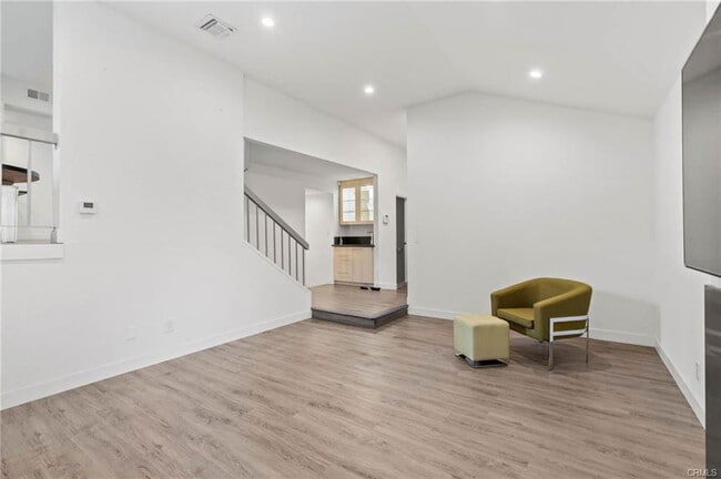 Building Photo - 5757 Owensmouth Ave