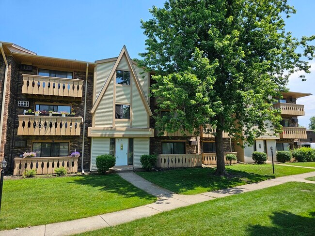 Building Photo - 12 Parkside Ct