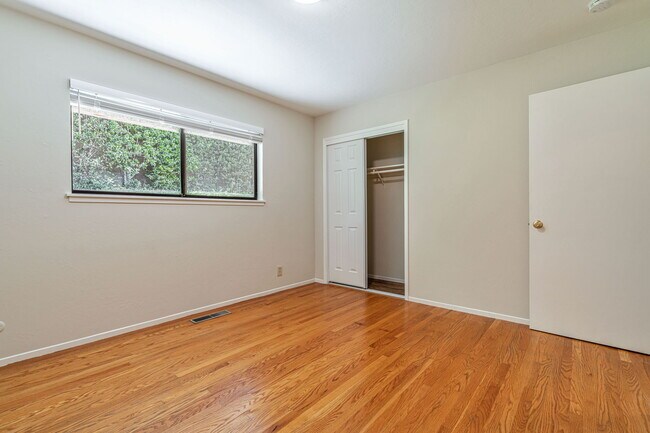 Building Photo - 24 El Rey Rd