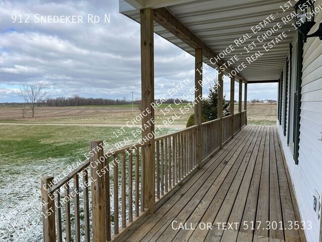 Building Photo - 912 Snedeker Rd N