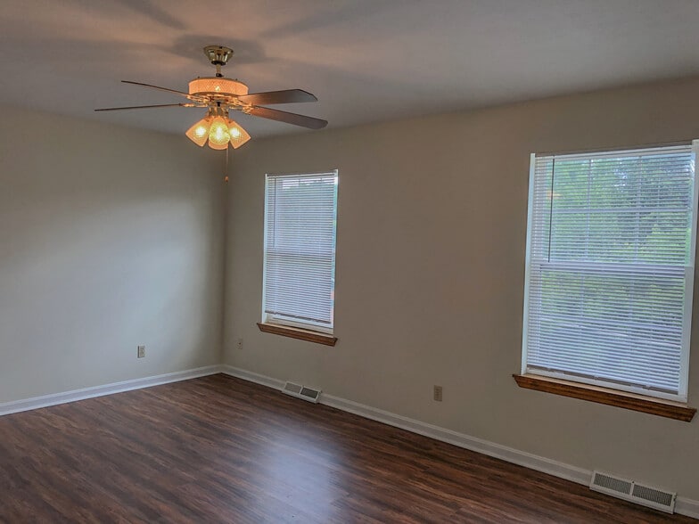 Master Bedroom - 1008 Middletown Rd