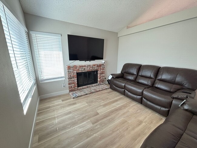 Building Photo - Single Story Palmdale Home