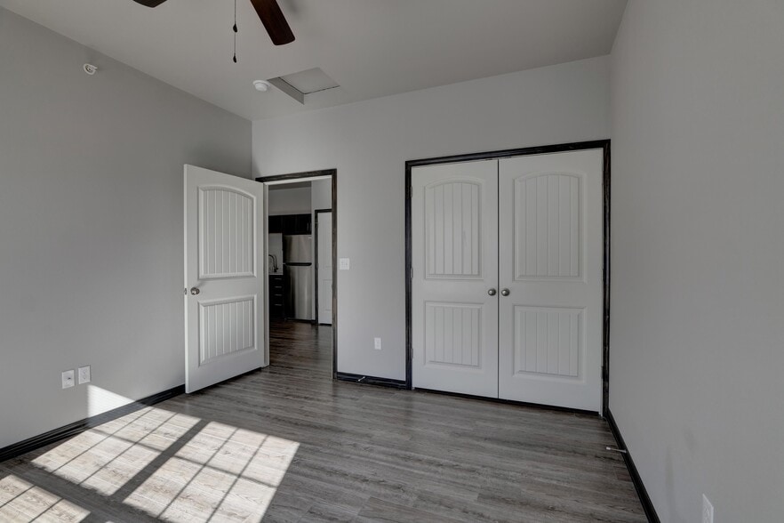 Building Photo - 2425 S Jackson Ave