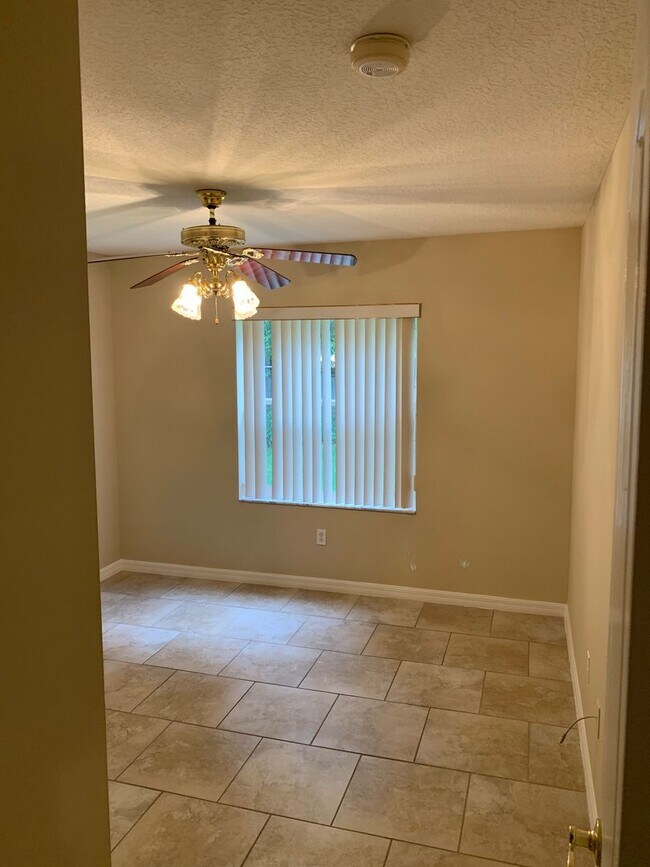 Building Photo - Beautiful 4-Bedroom, 2-Bath Home with Fenc...
