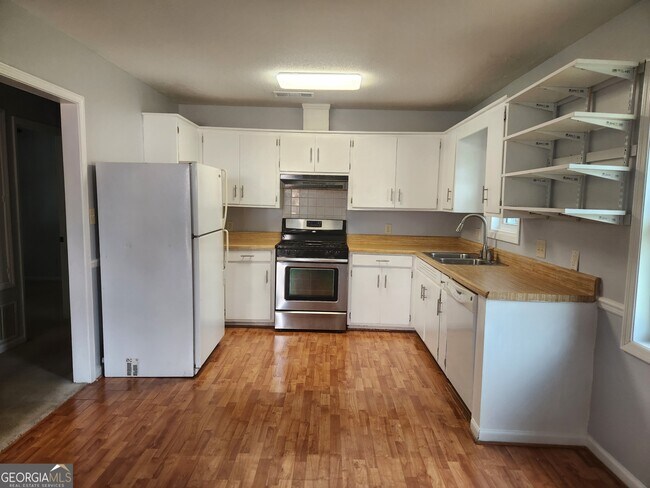 Building Photo - 8121 Maudie Ln