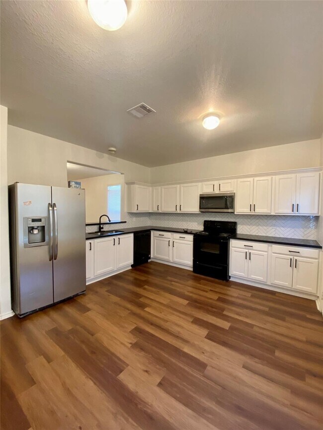Building Photo - 16750 Libson Falls Dr