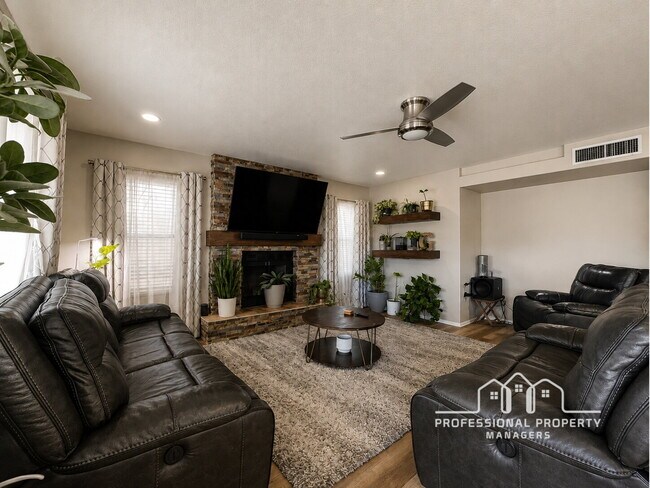 Building Photo - “Stunning 4-Bedroom, 3-Bathroom Solar Home in Rancho Sereno”
