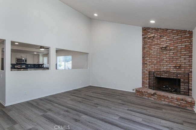 Building Photo - 25040 Everett Dr