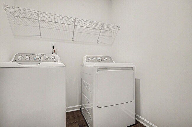 Building Photo - Brand-New Townhome Living in Raleigh!