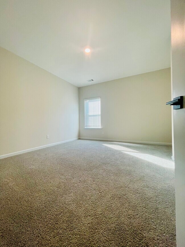 Building Photo - 3924 Saddle Bag Ct