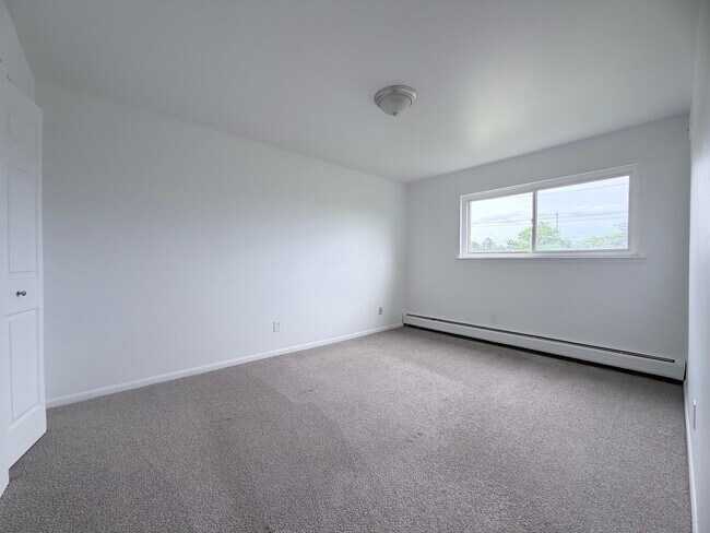 Building Photo - 1705 Charlton Rd