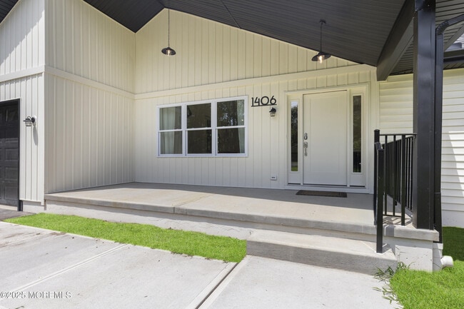 Building Photo - 1406 Transit Ave