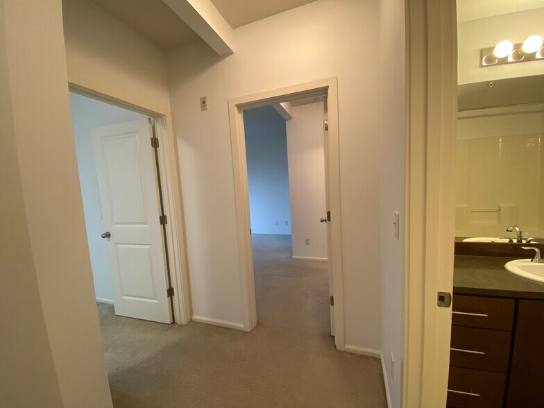 Building Photo - 15720 Manor Way