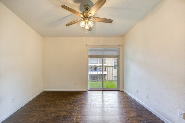 Building Photo - 2120 Wilcrest Dr