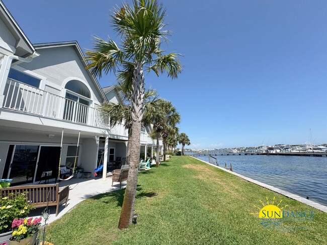 Building Photo - Stunning Waterfront 2BR/2.5BA Townhome wit...