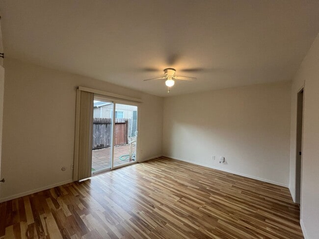 Building Photo - 371 Jamaica St