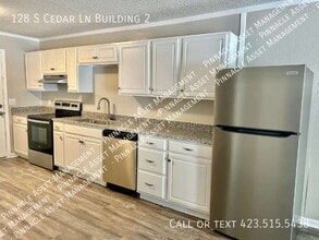 Building Photo - 128 S Cedar Ln