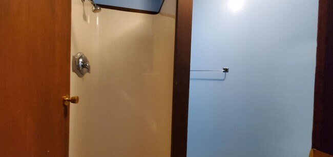 Building Photo - Fantastic Sylvan Setting off Ballinger Lake Forest Park