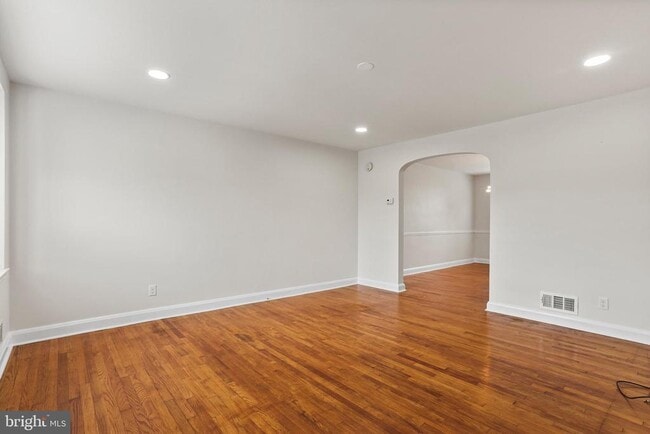Building Photo - 324 Small Ct