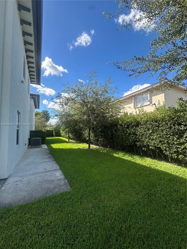 Building Photo - 6410 SW 139th Avenue Rd