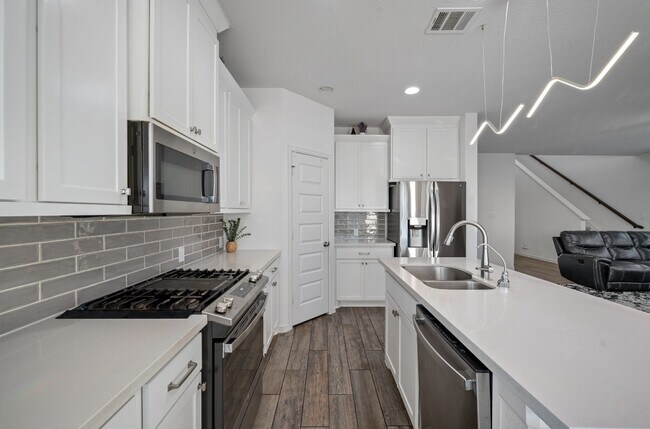 Building Photo - 213 Freeman Loop