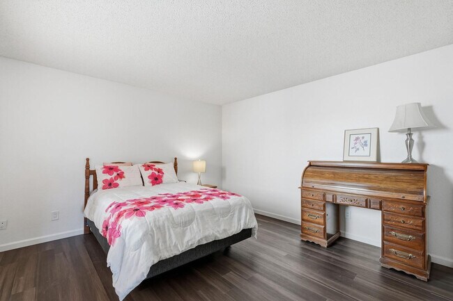 Building Photo - 650 S Arrowwood Way