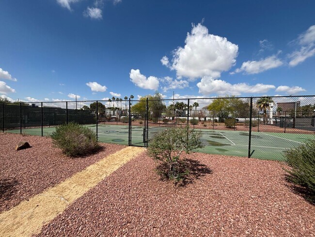 Building Photo - Stunning 2-Bed, 2-Bath High-Rise Residence...