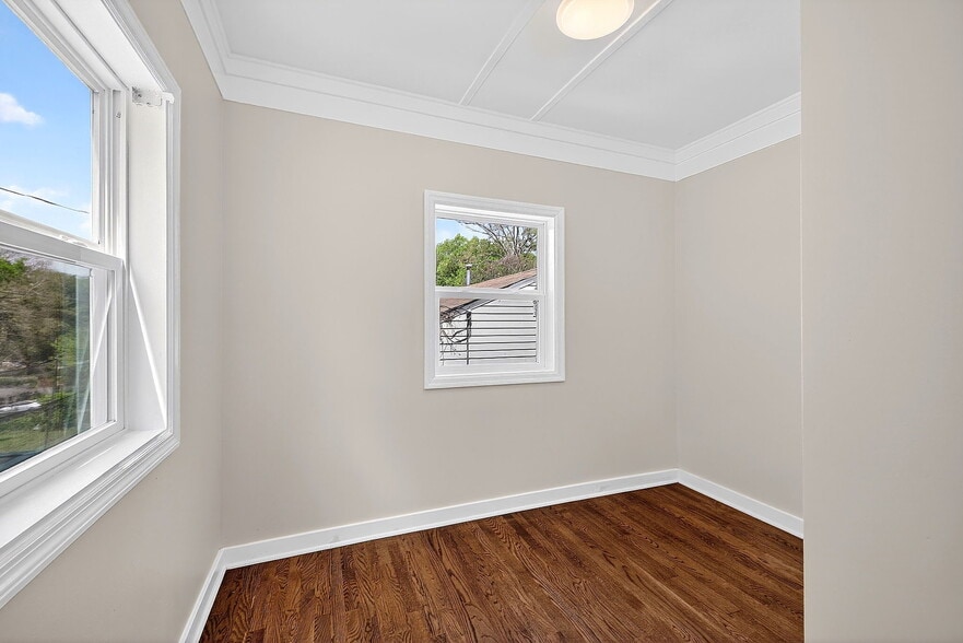 Building Photo - 1310 Kenilworth Dr SW