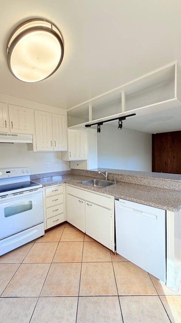 Building Photo - 1092 Melrose Ave