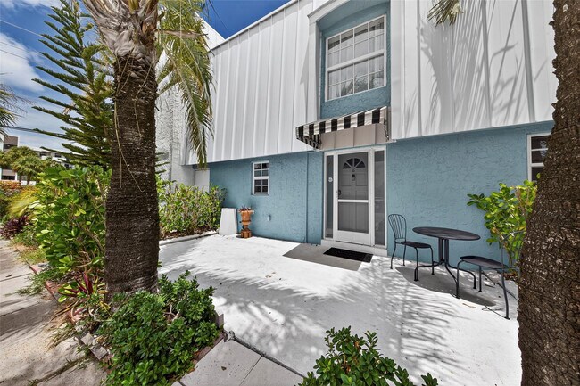 Building Photo - 2708 NE 14th Street Causeway