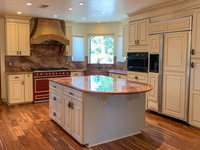 Building Photo - 2 Bedroom Country Home in Hollister