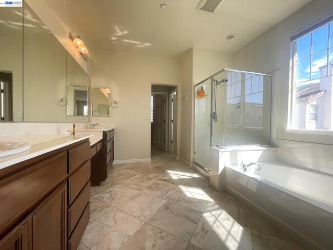 Building Photo - 1669 Marina Way