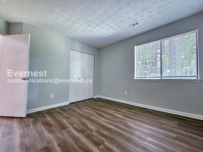 Building Photo - 944 Shiloh Ridge Run NW