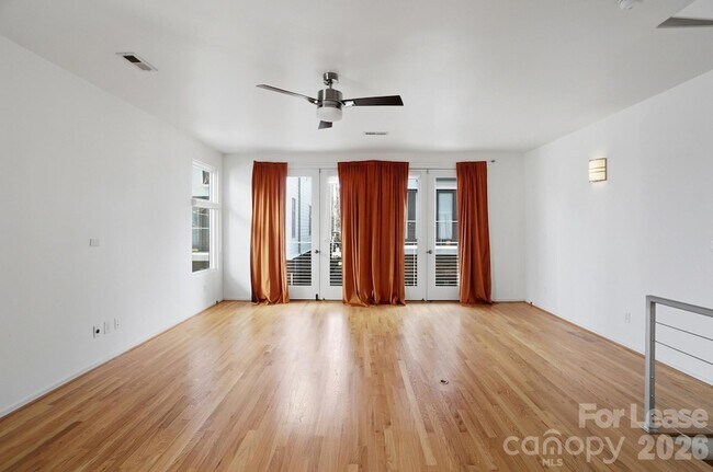 Building Photo - 921 Westbrook Dr