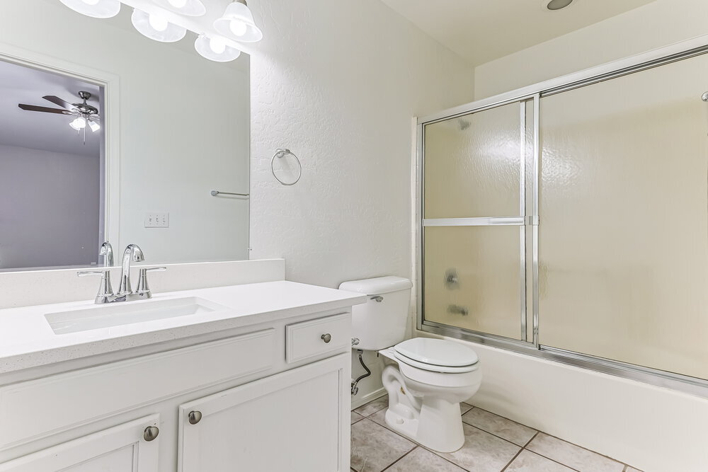 Building Photo - 8802 E University Dr