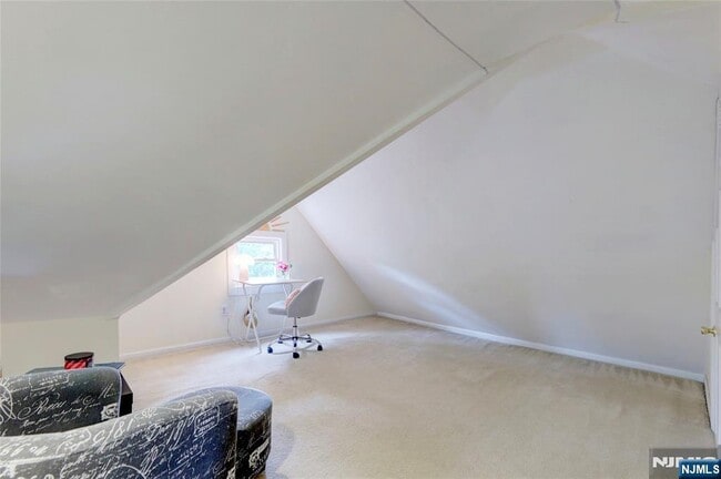 Building Photo - 145 Arch St