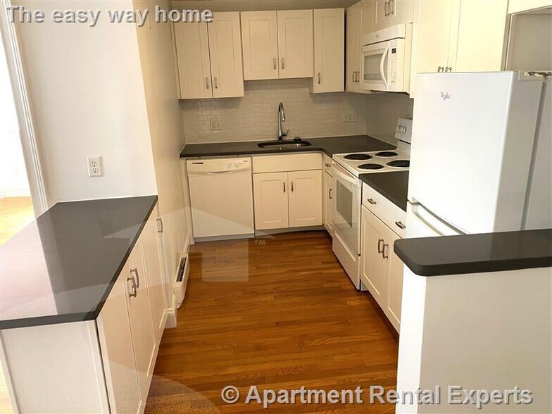 Building Photo - 134 Summer St