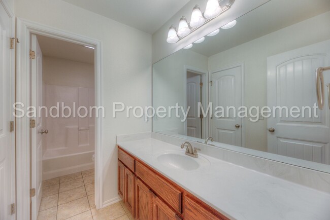 Building Photo - FOR LEASE | Jenks | Available Now!