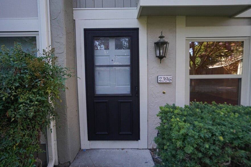 Building Photo - 2396 Shoreside Ct