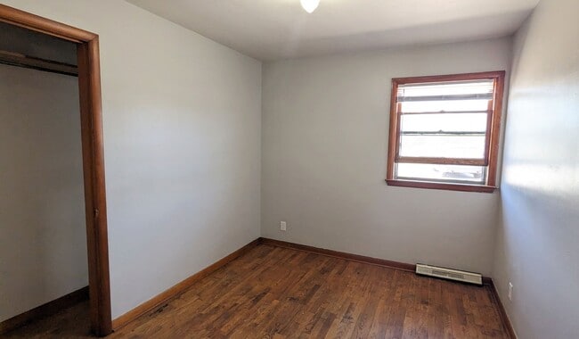 Building Photo - 4505 E Apple Ave