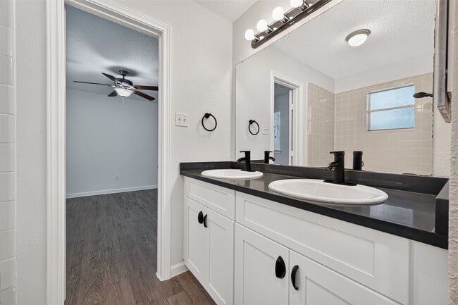 Building Photo - 7407 Cortes Dr