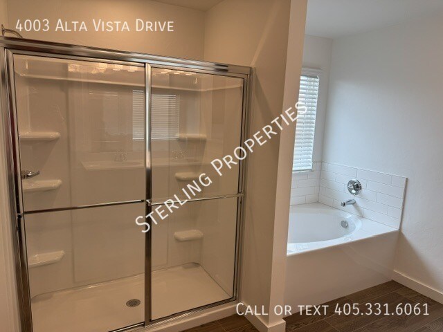 Building Photo - 4003 Alta Vis Dr