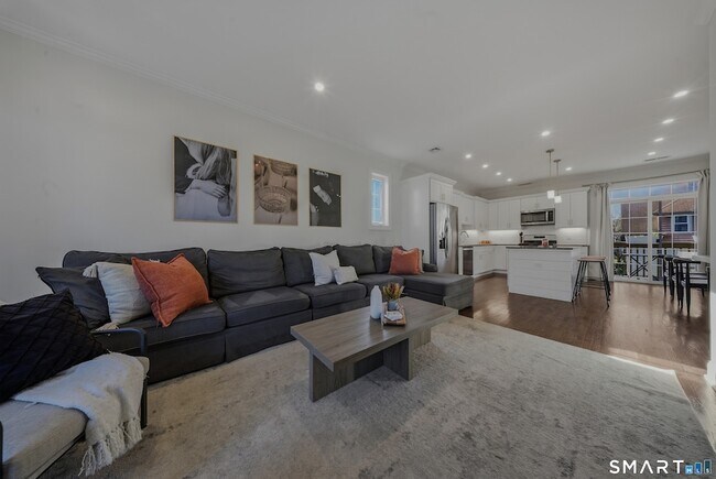 Building Photo - 145 Brentwood Ave