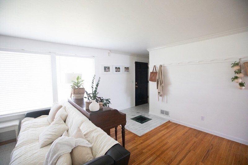 Building Photo - 4019 S Olympic Way