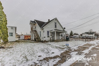 Building Photo - 421 W 9th St