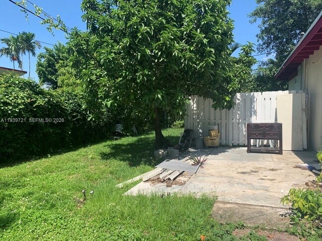 Building Photo - 15020 NE 6th Pl