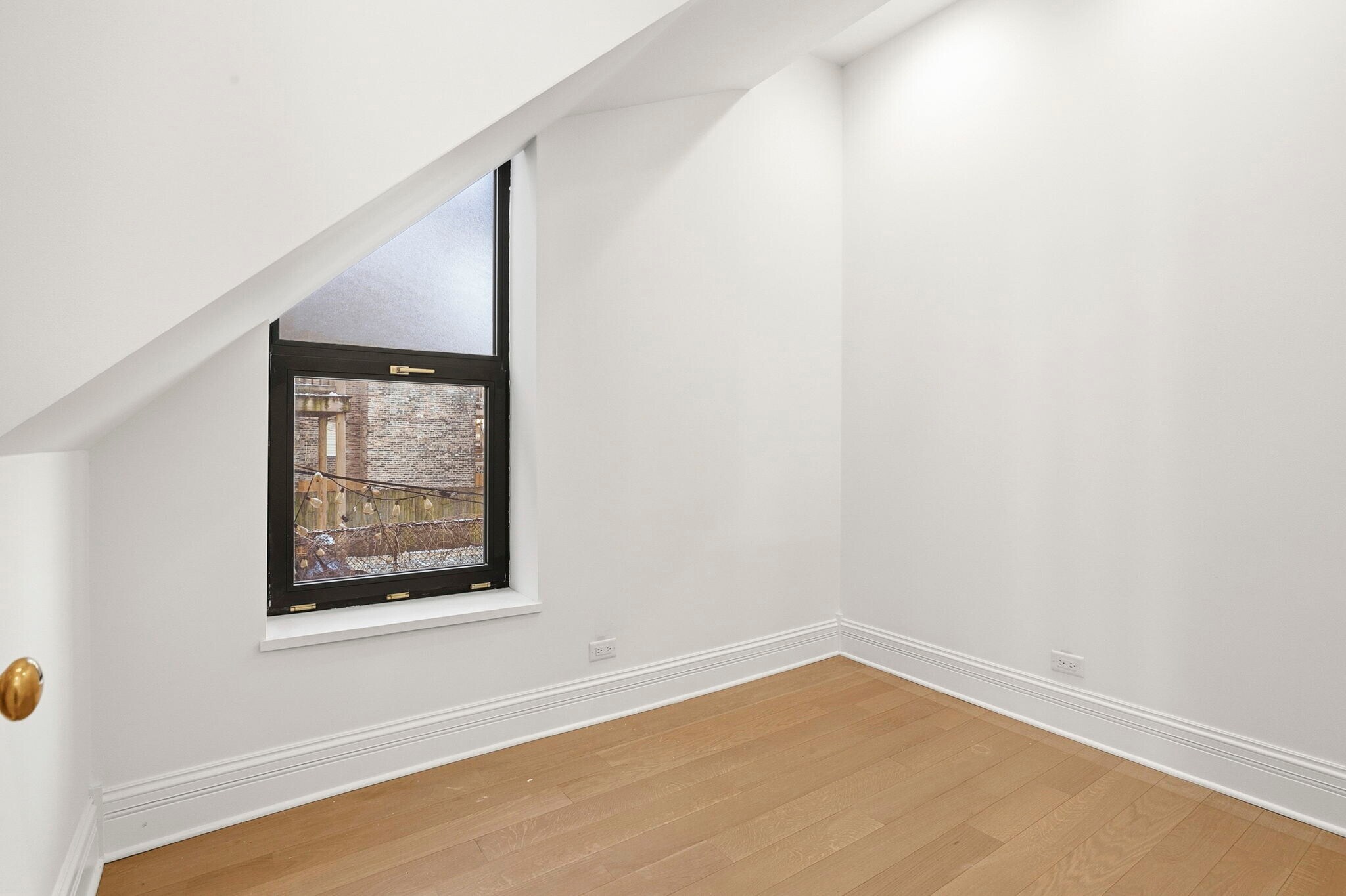 Building Photo - 1414 N Maplewood Ave