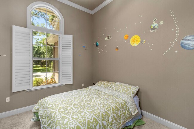 Building Photo - Executive Gainesville Rental: Custom 4 Sui...